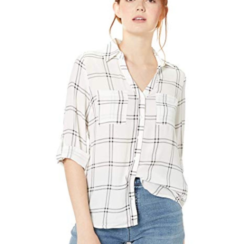 IZ Byer Roll-tab button collared shirt blouse